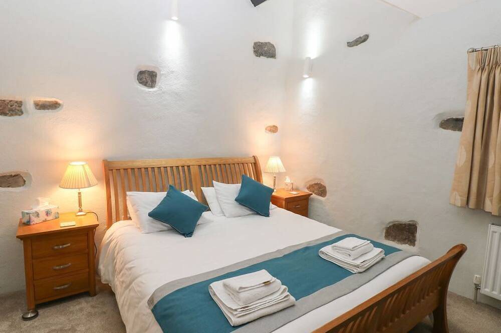 Blacksmiths Cottage, Pembroke in Pembroke, Pembrokeshire