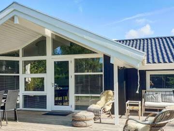 Ferienhaus für 8 Personen, mit Terrasse und Whirlpool sowie Sauna und Garten, kinderfreundlich in Sydals