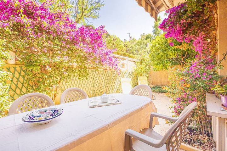 Gîte pour 4 personnes, avec terrasse et jardin dans Casino De Cassis