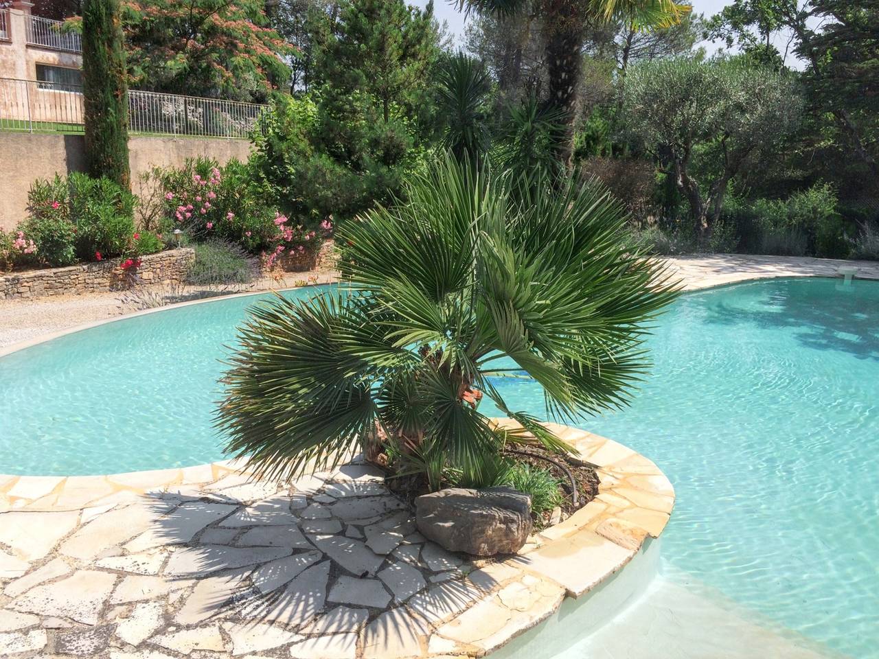 Ruime villa met zwembad in Saint Maximin in Saint-Maximin-la-Sainte-Baume, Brignoles region