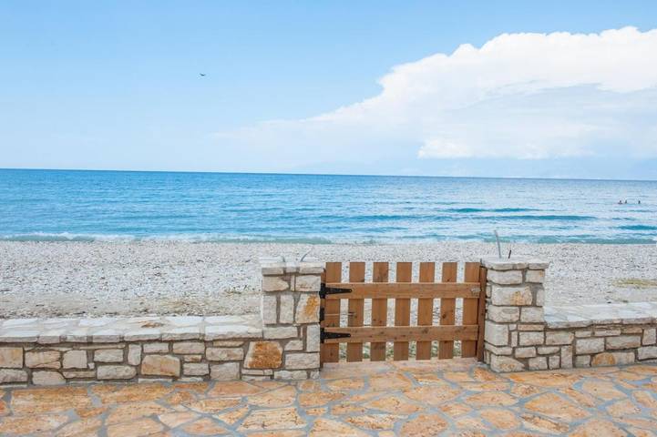 Gîte pour 2 personnes, avec jacuzzi ainsi que jardin et balcon dans Acharavi - 4