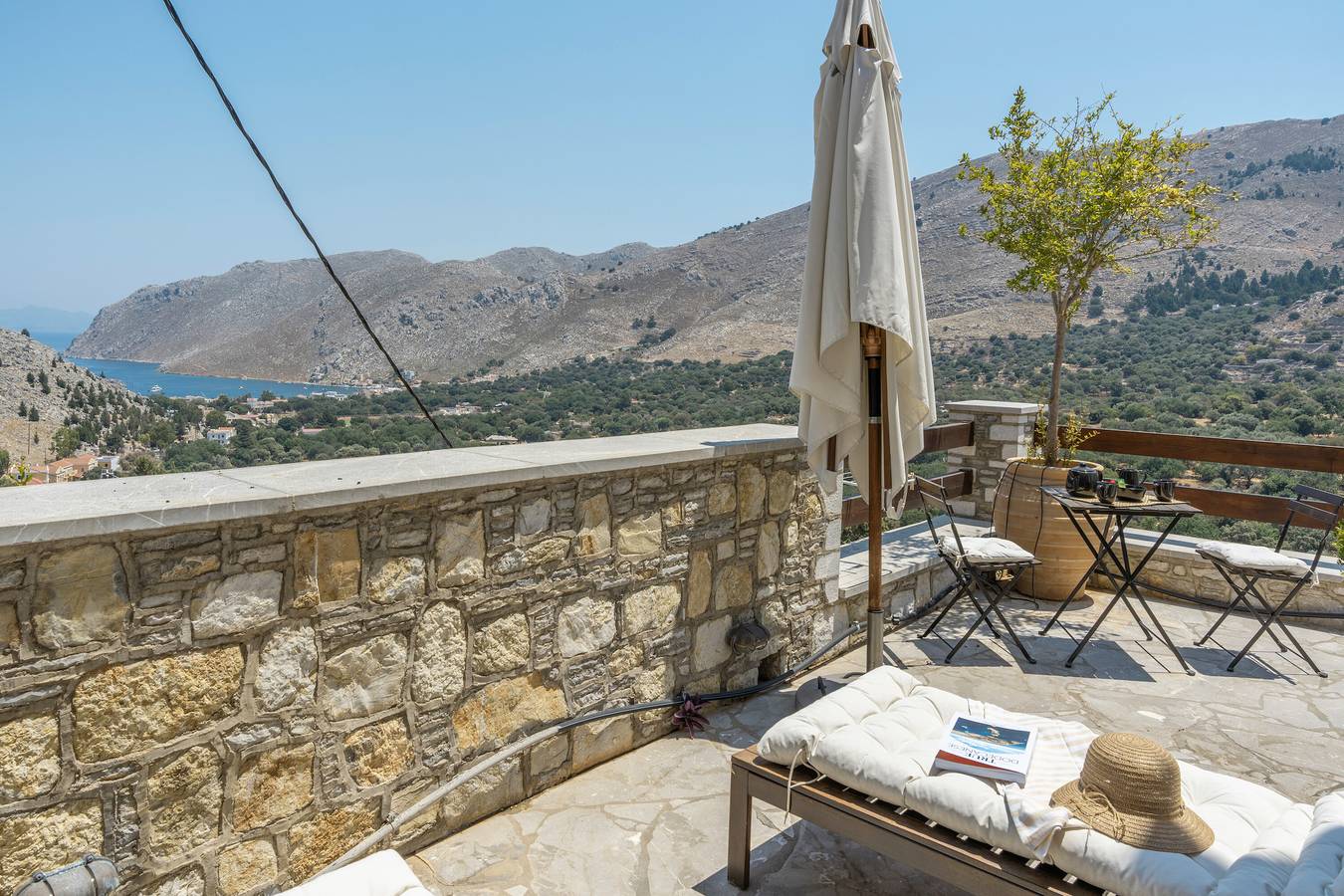 Entire studio, Studio 'No 6 Superior Symi Nautilus' with Sea View, Wi-Fi and Air Conditioning in Ano Symi, Rhodes