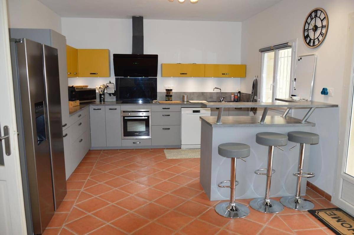 Villa wifi 8 à 10 personnes Bbq piscine situation centrale à Cuges les pins Sainte Baume 2km Ok Corral 20km Marseille centre 20km Var in Cuges-les-Pins, Région de Marseille