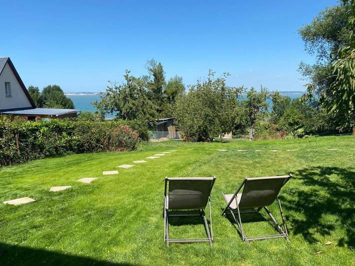 Gîte pour 4 personnes, avec Terrasse ainsi que Jardin et Vue à Cricquebœuf