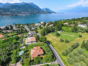 Villa for 9 Guests in San Felice del Benaco, Garda Mountains, Picture 2
