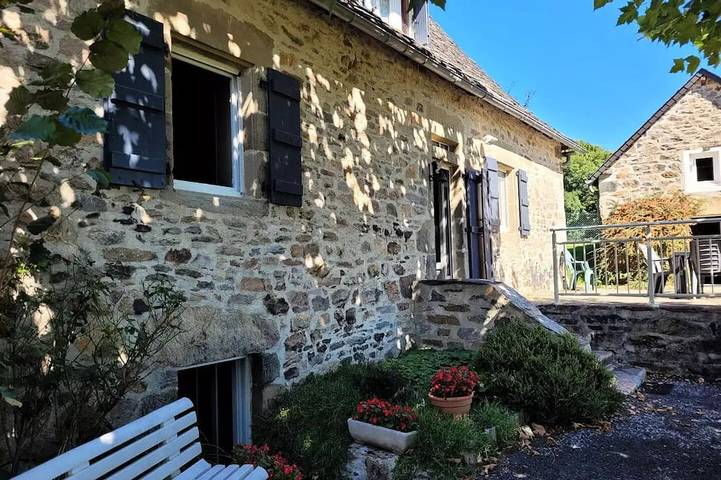 Location de vacances pour 7 personnes, avec terrasse à Albussac