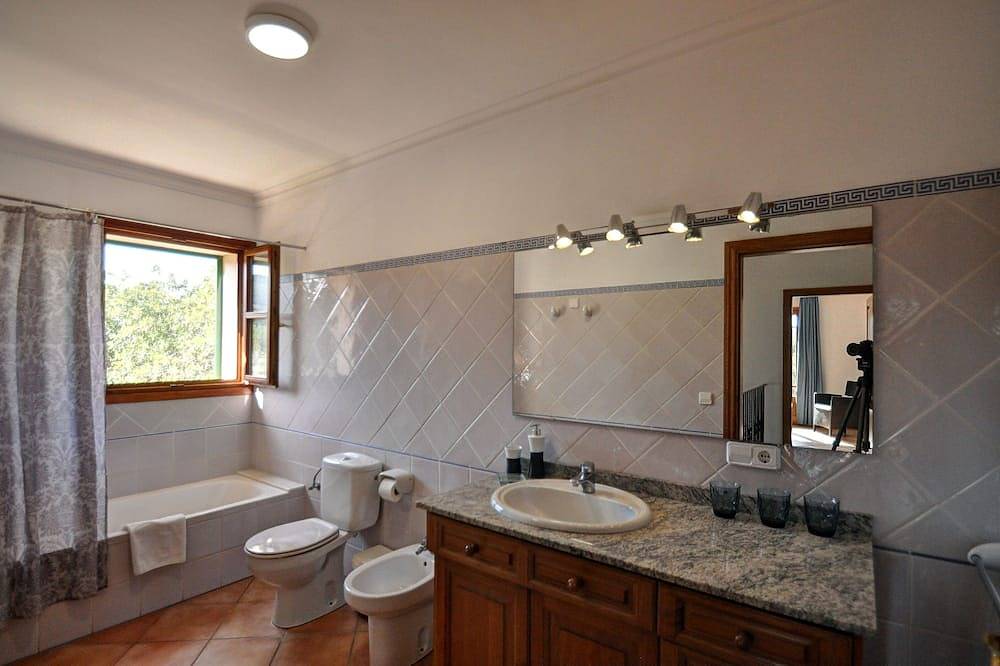 Es Serral - Preciosa villa con piscina, terraza, jardín y vistas al mar y Wifi in s'Horta, Felanitx