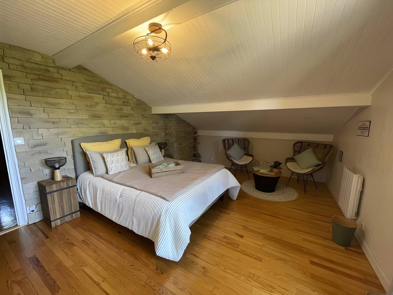 Chambre d’hôtes « Chambre Aventurine » avec vue montagne, piscine partagée et Wi-Fi in Fillière, Région d'Annecy