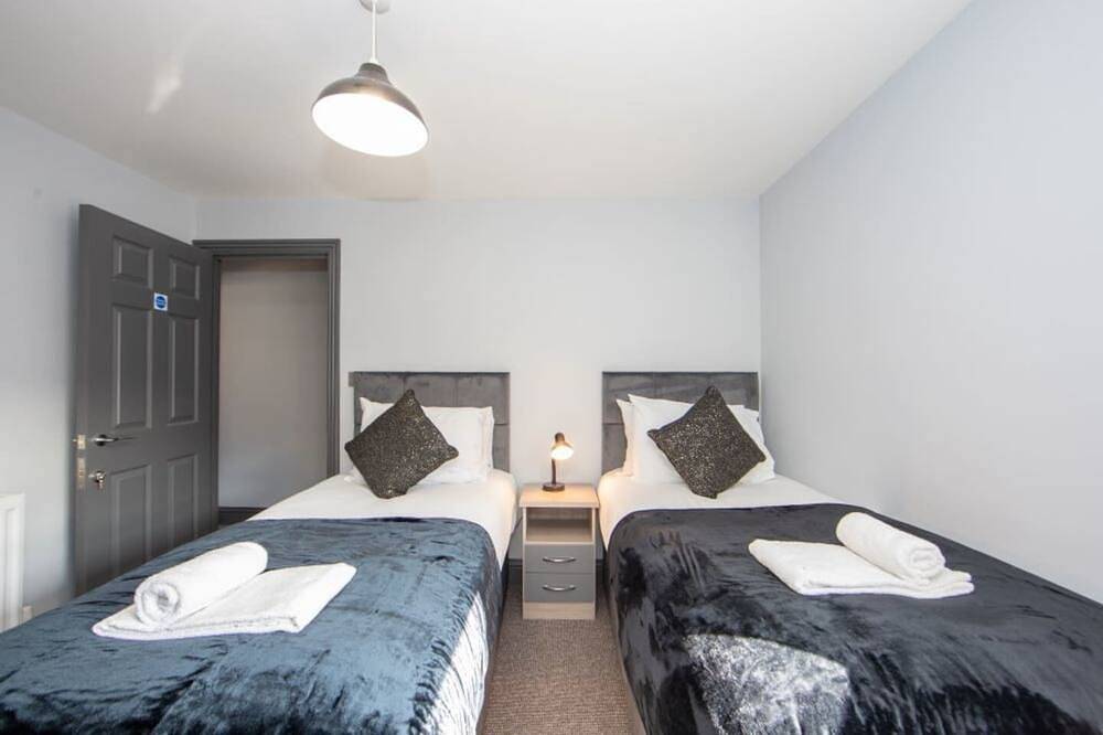 Immaculate 5-Bed House in the city centre Ashford in Ashford, Ashford region