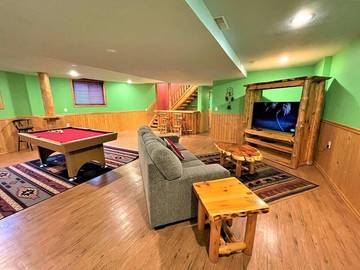 Vacation Home for 16 Guests in Lake Delton, Wisconsin, Picture 4