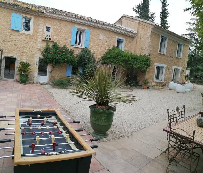 Location de vacances pour 12 personnes, avec Terrasse ainsi que Jardin et Piscine dans Centrale nucléaire du Tricastin