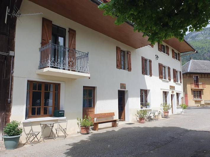 Hôtel pour 2 personnes, avec Terrasse ainsi que Jardin et Vue à La Motte-en-Bauges