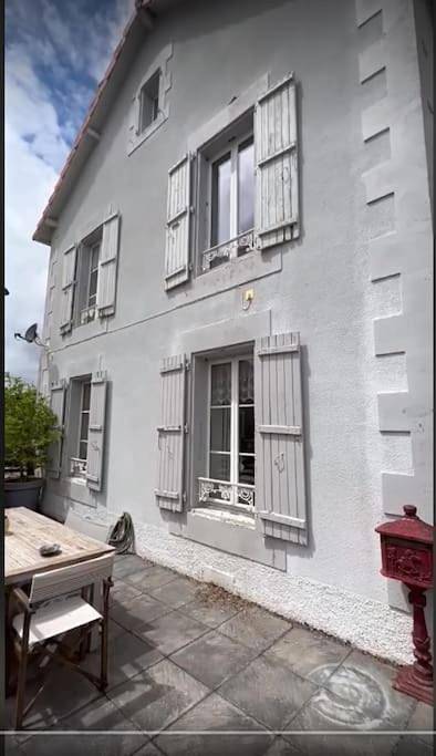 Location de vacances pour 6 personnes, avec terrasse et jardin à Montembœuf - 2