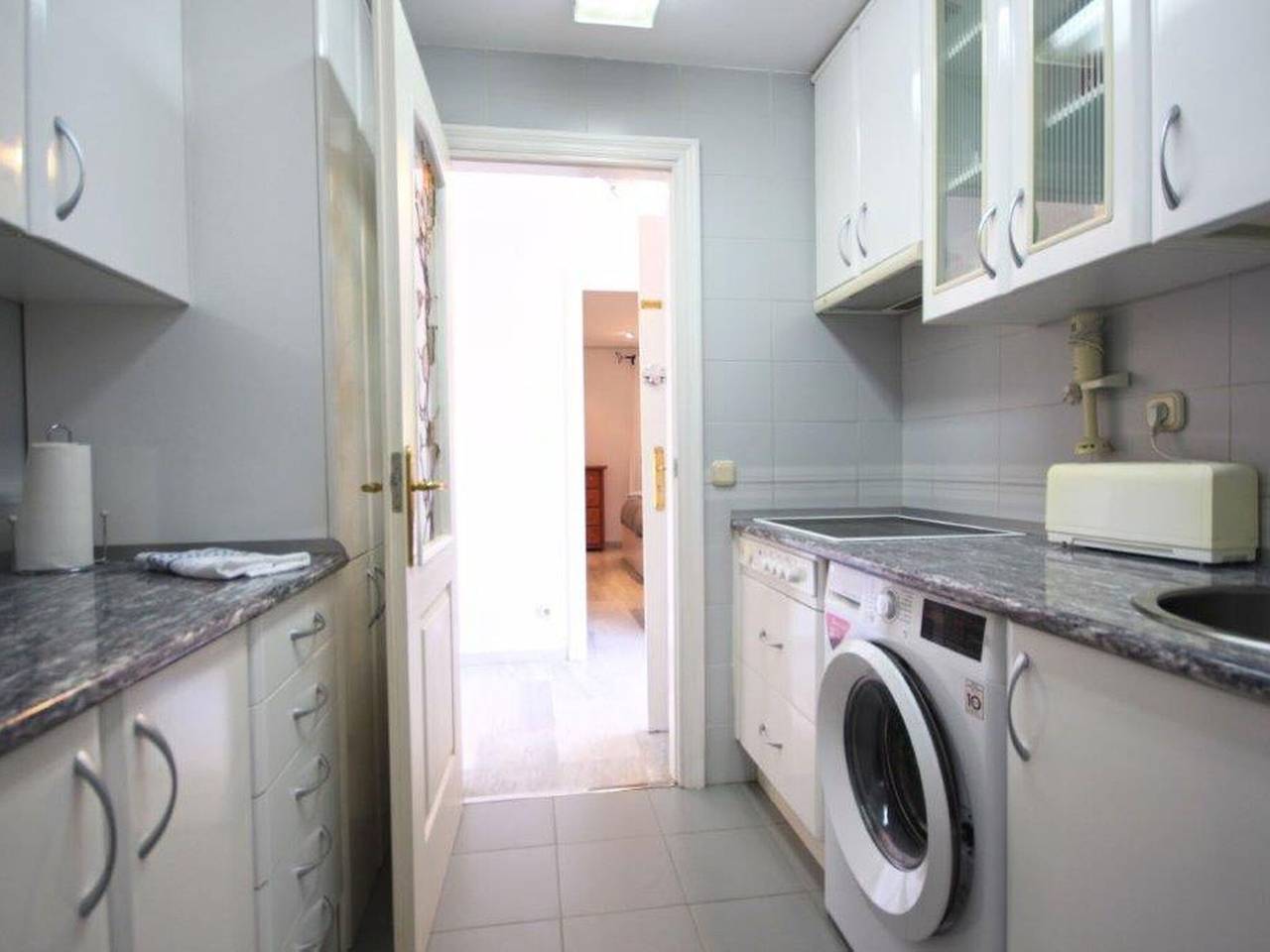 Ganze Wohnung, Küstenurlaub mit Pool in Marbella Ost, Marbella