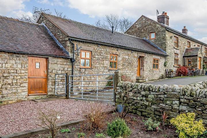 Holiday rental for 2 people, with Terrace and Hot tub as well as Garden and View in Staffordshire