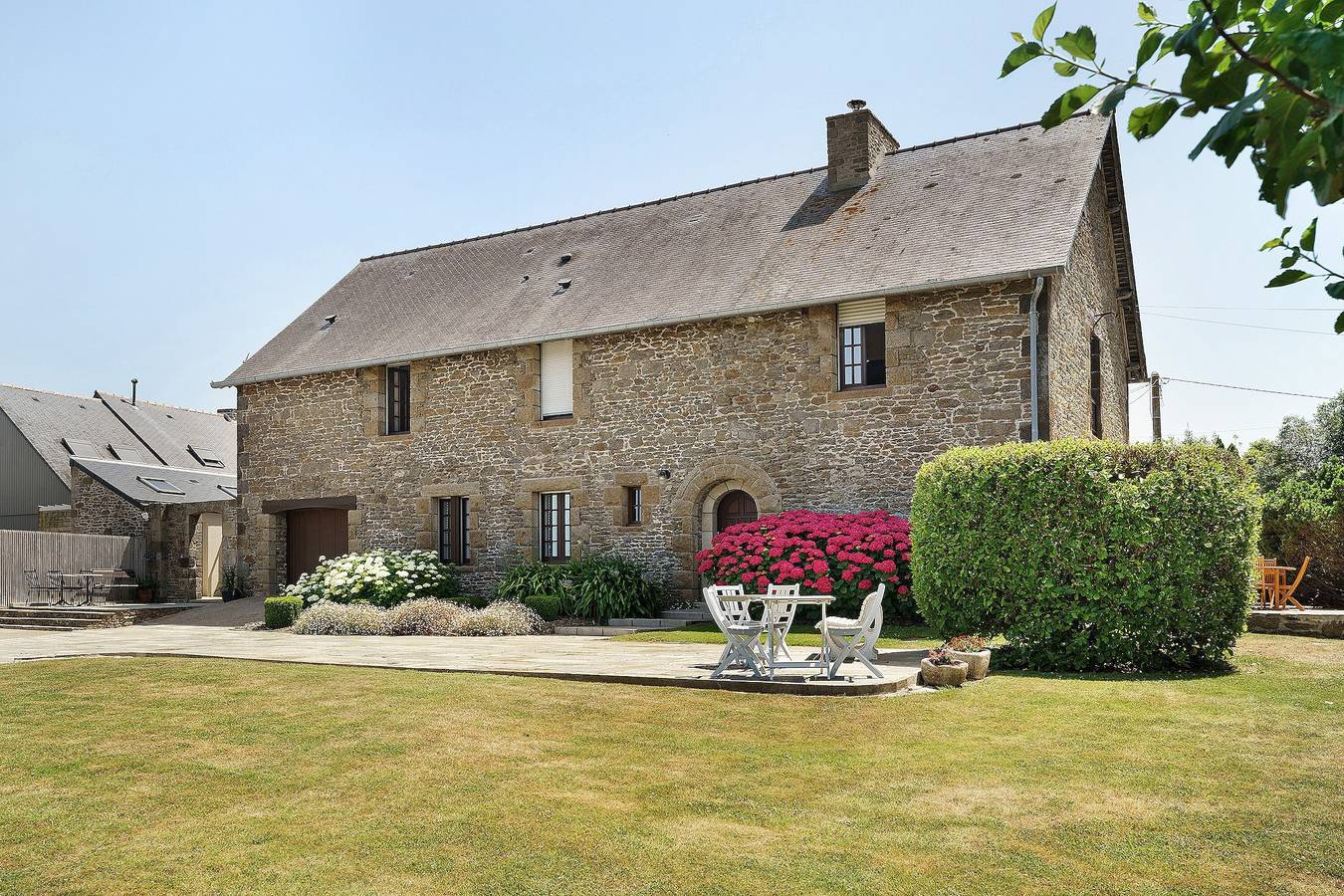 Habitación de huéspedes «Chambre Bleue – a 300 m de la playa» con Wi-Fi in Saint-Coulomb, Región de Saint-Malo