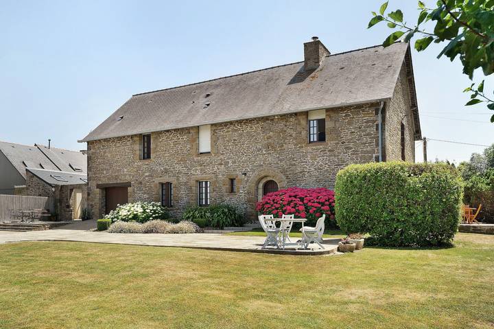 Chambre d’hôtes « Chambre Bleue – 300 m de la plage » avec Wi-Fi in Saint-Coulomb, Région de Saint-Malo