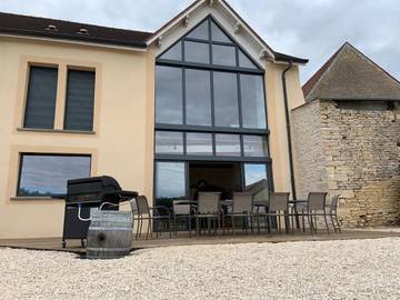 Gîte pour 10 personnes, avec jardin et vue à Ladoix-Serrigny