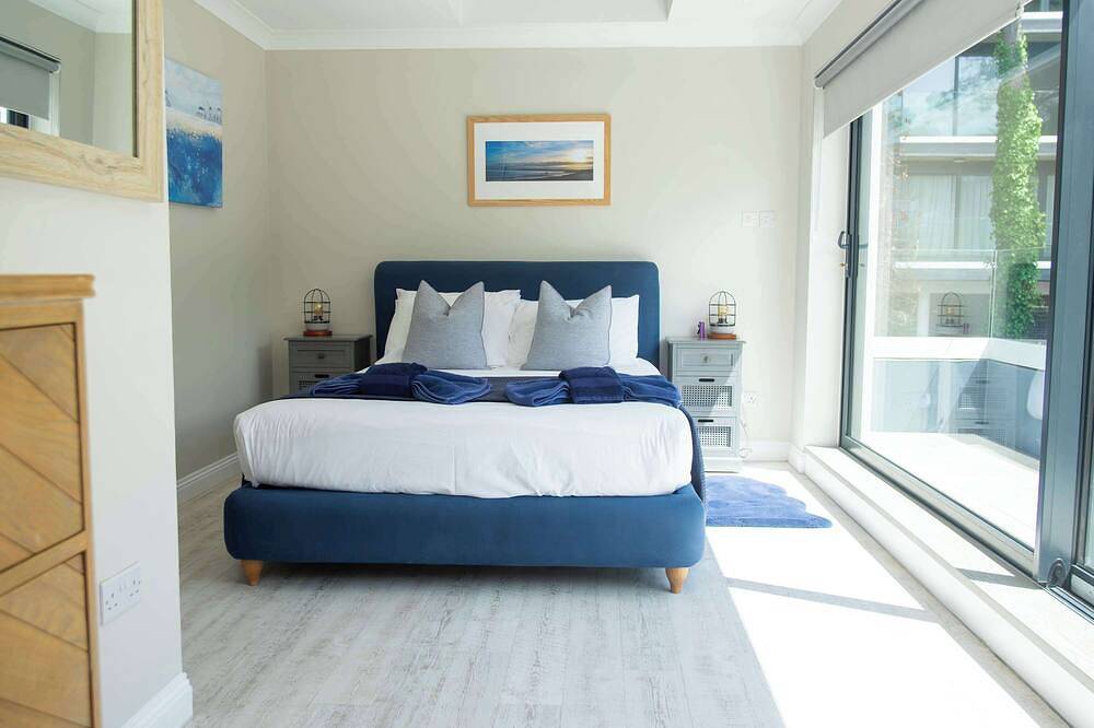 High Tides Elegant 5-Bedroom Villa in Sandbanks in Sandbanks, Poole