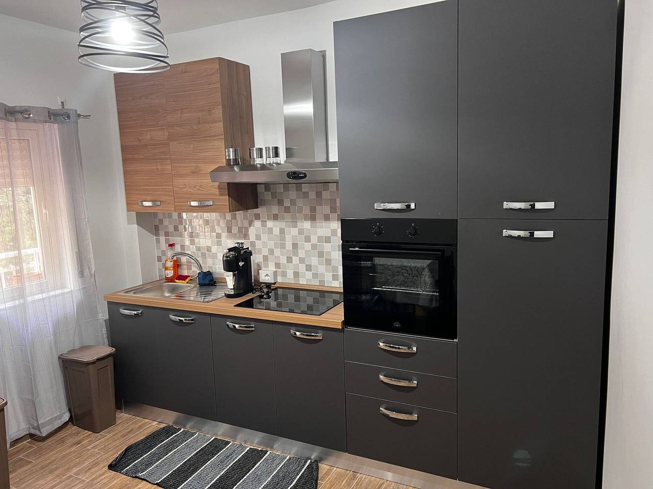 Apartamento entero, Apartamento vacacional "Damilhouse 3" con balcón y Wi-Fi in Mesina, Provincia de Messina