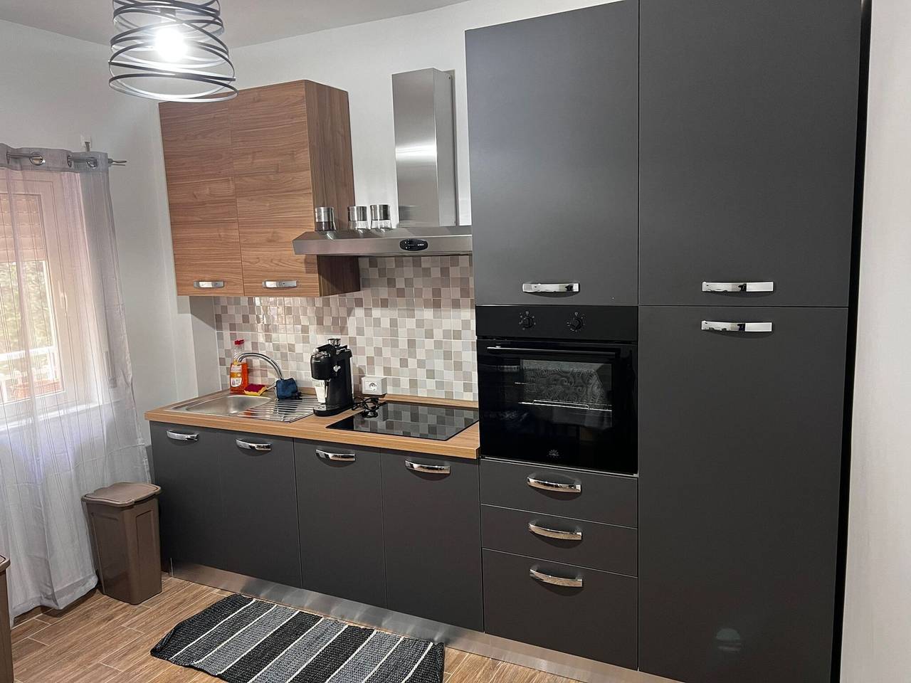 Apartamento entero, Apartamento vacacional "Damilhouse 3" con balcón y Wi-Fi in Mesina, Provincia De Messina