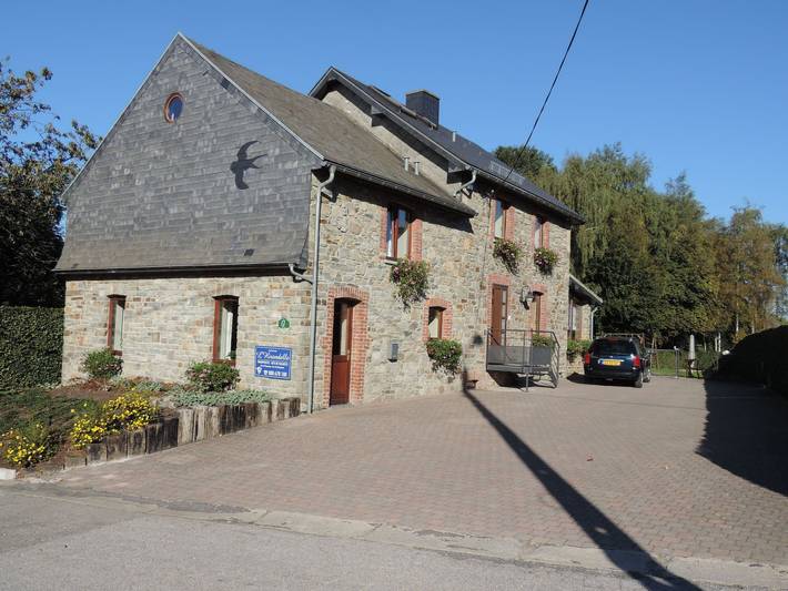 Location de vacances pour 18 personnes, avec Terrasse ainsi que Jardin et Sauna dans Faymonville