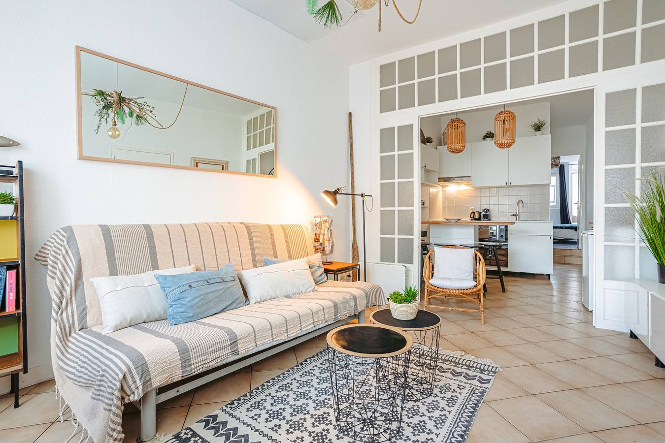 Entire apartment, Apartment 'Le Casino' with Private Terrace and Wi-Fi in La Rochelle, La Rochelle region