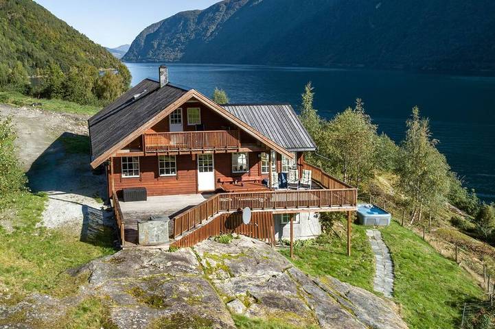Ferienhaus für 8 Personen, mit Balkon und Whirlpool sowie Sauna - 1