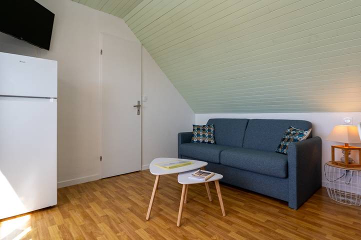 Entire studio, Studio Le Sea Bird, port view, summer pool, parking, towels & cleaning not included in Arzon, Côte des Mégalithes