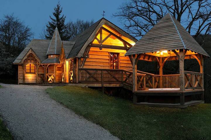 Cabane en bois pour 6 personnes, avec jacuzzi ainsi que balcon et jardin, animaux acceptés - 1