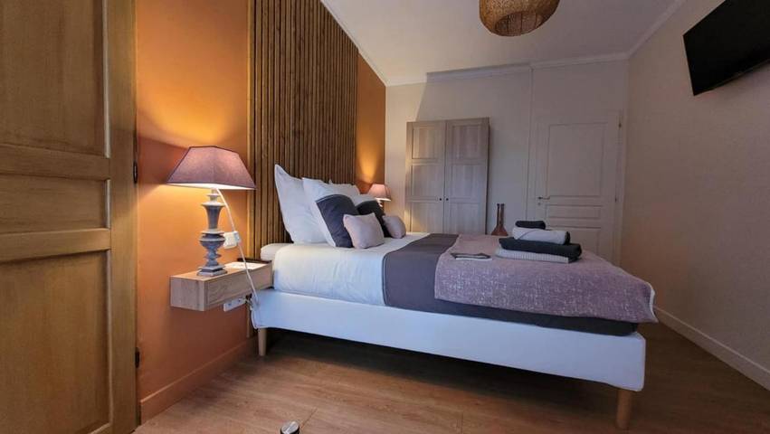 Location de vacances pour 2 personnes, avec jardin ainsi que piscine et vue, adapté aux familles à Saint-Magne-de-Castillon - 4