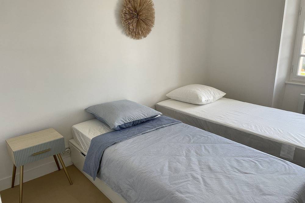 Spacious, central villa in 2nd row. in Agon-Coutainville, Coutances