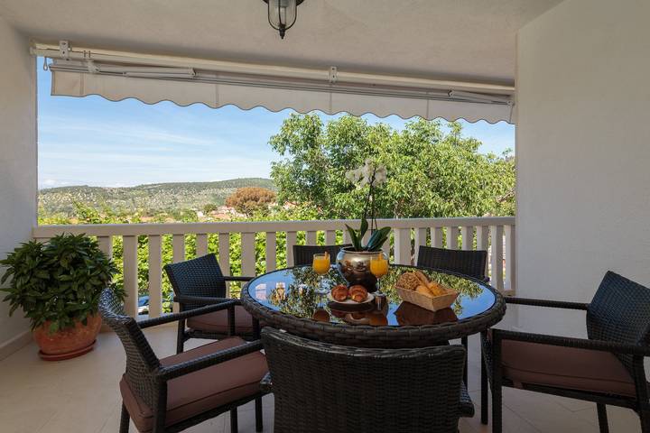 Villa pour 6 personnes, avec jardin ainsi que piscine et terrasse dans Brac - 4