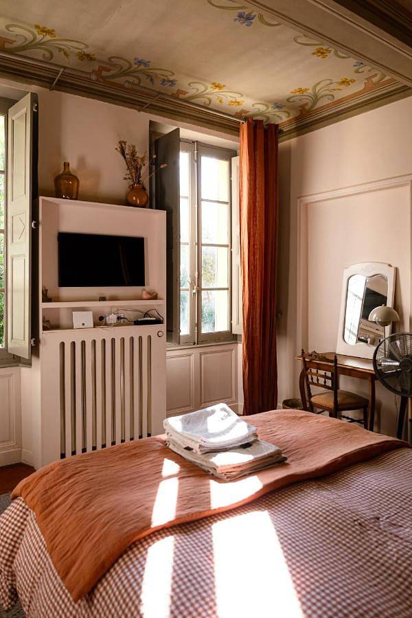 Chambre d’hôte pour 19 personnes, avec vue ainsi que jardin et piscine dans le Var - 3