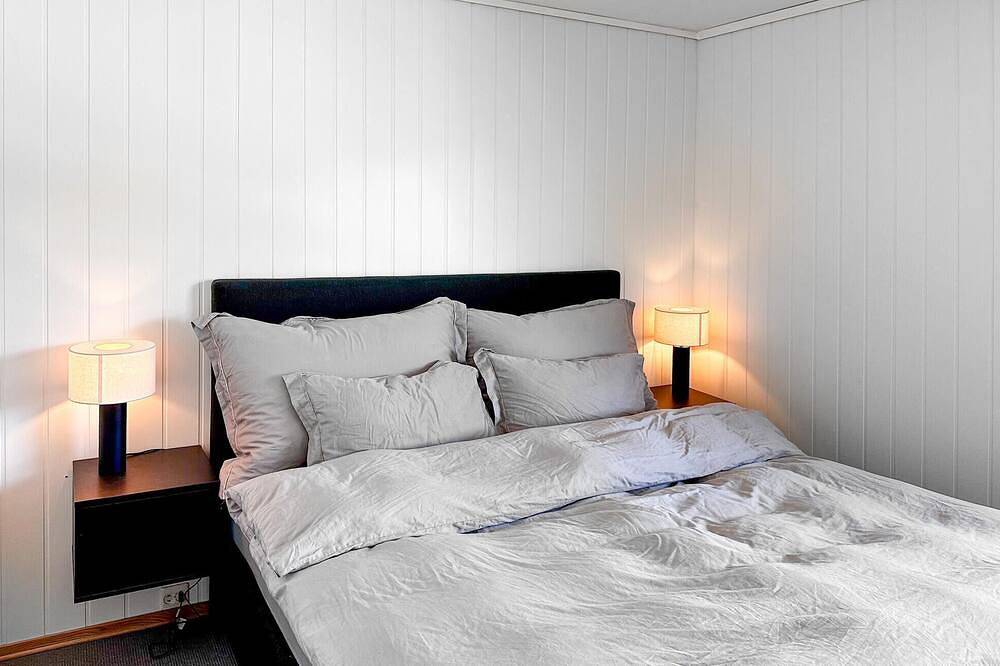 Stunning home in Mandal with house sea view in Mandal 