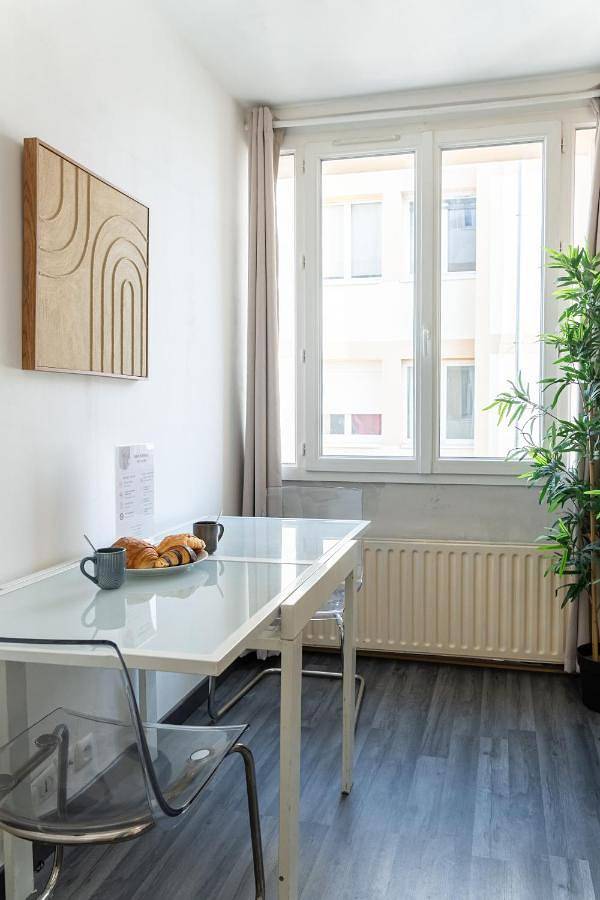 Appartement entier, Studio cosy proche Paris & Disneyland - Gare à pied in Le Perreux-sur-Marne, Val-de-Marne