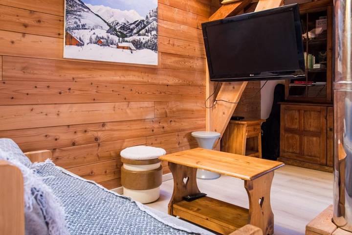 Location de vacances pour 2 personnes, avec terrasse ainsi que jardin et vue à Saint-Martin-de-Queyrières - 3