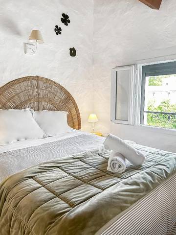 Gîte pour 2 personnes, avec jardin et terrasse à Médis