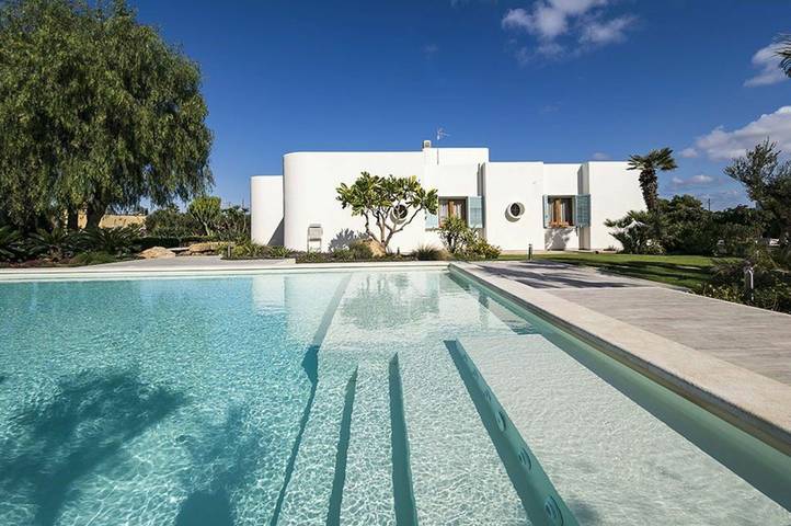 Casa vacanza per 14 persone, con piscina e terrazza a Paceco