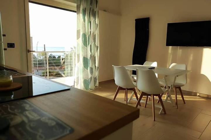 Ganze Wohnung, Comfortable Deluxe Apartment in the center of Tropea with sea view balcony in Spiaggia del Convento, Tropea