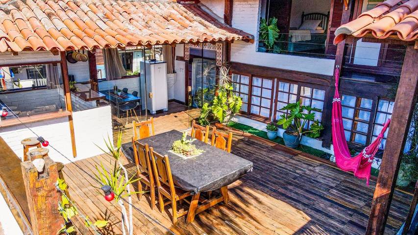 Casas e apartamentos de temporada para 6 pessoas, com balcão na Praia Brava RJ