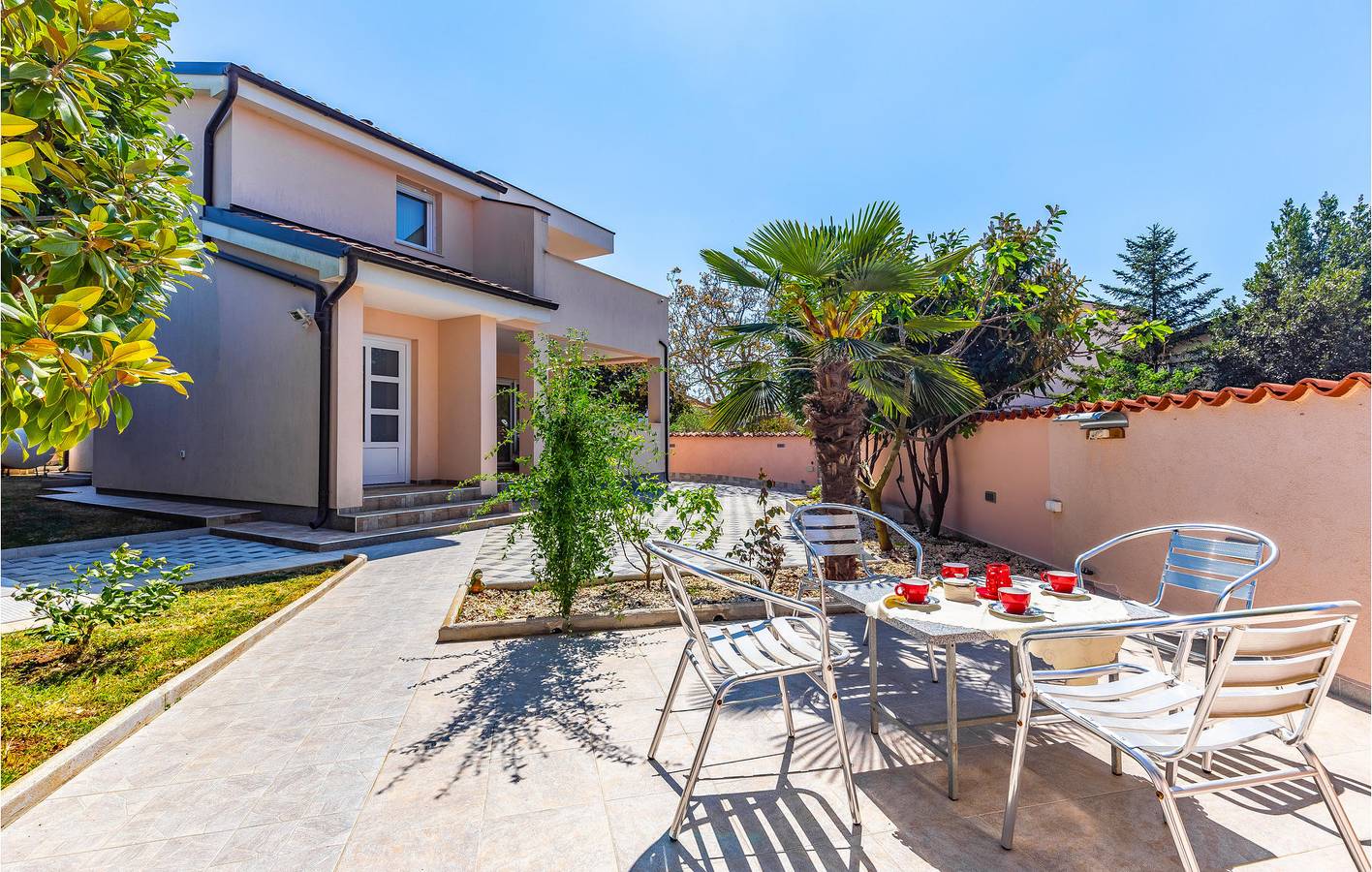 Ganze Ferienwohnung, Gemütliche 1-Zimmer-Wohnung mit Meerblick, WLAN und Parkplatz in Fažana in Grad Vodnjan, Südküste Istrien