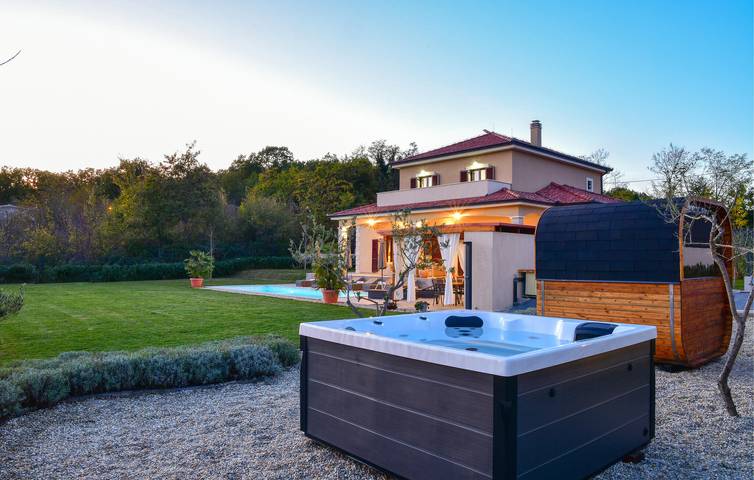 Reizend, 1,5 km von Sinj entfernt: Gemütliche Ferienwohnung mit Pool, Terrasse und WLAN in Sinj, Dalmatinisches Zagora
