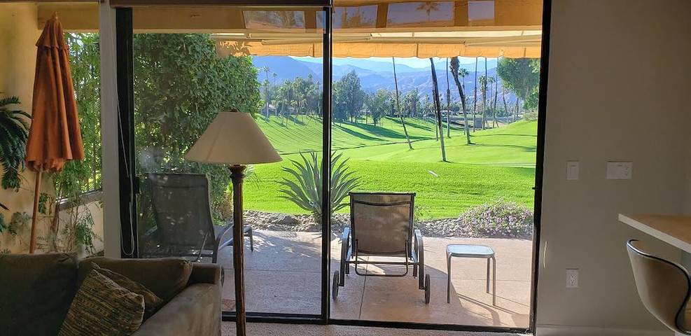 Villa for 4 people, with pool and hot tub as well as yard in Palm Desert