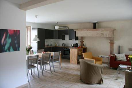 Location de vacances pour 6 personnes, avec jardin ainsi que vue et piscine à Cuisery - 4
