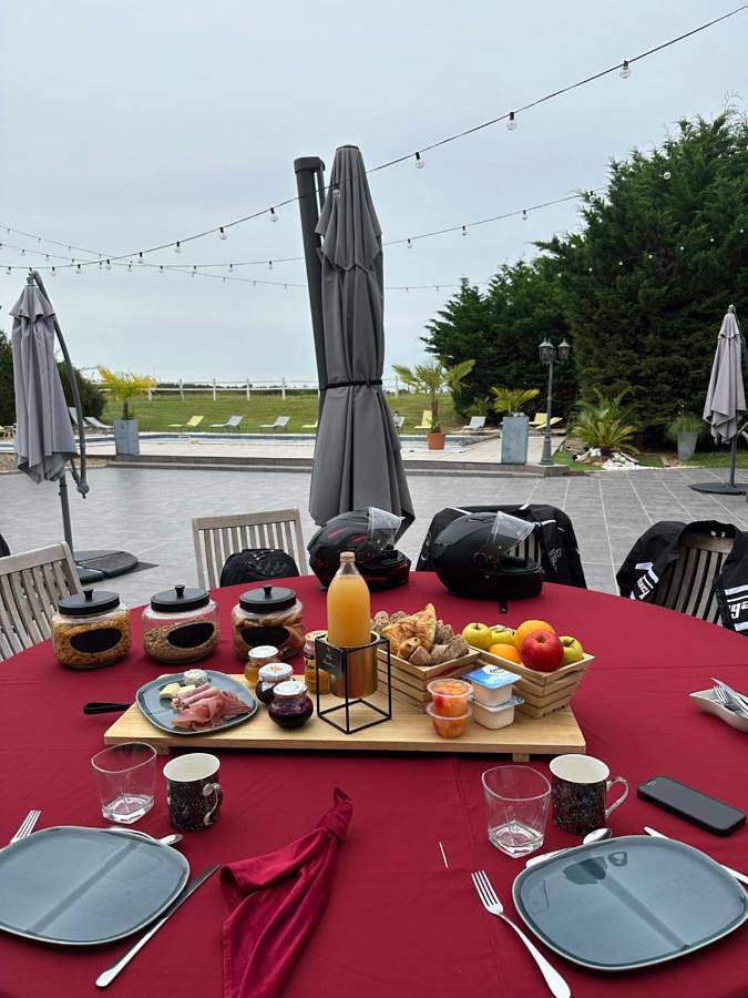 Gîte pour 2 personnes, avec piscine et jacuzzi ainsi que sauna et jardin à Oyré - 3