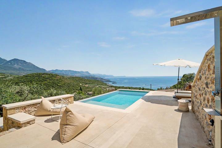 Entire apartment, Isichia Apartment with Sea and Taygetos Mountain Views in Kampos, Messenia region