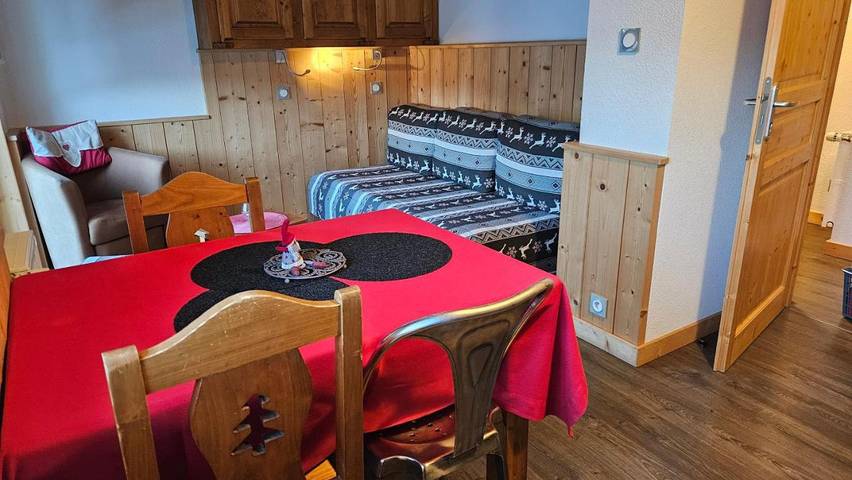 Gîte pour 6 personnes, avec jardin et vue à Mijoux - 3