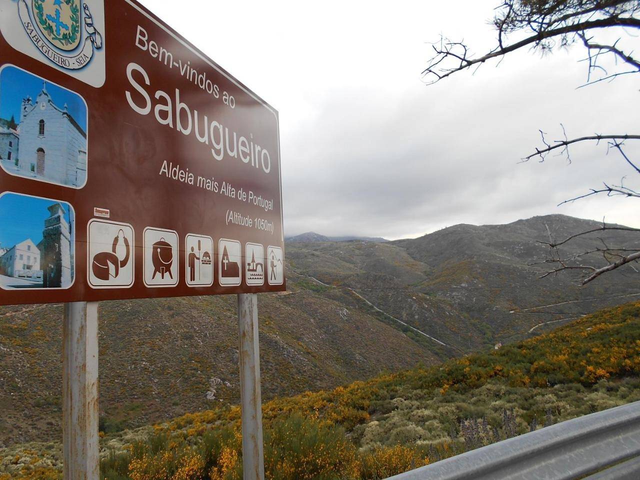 Four-Bedroom Holiday Home in Sabugueiro (Cidade), Serra da Estrela