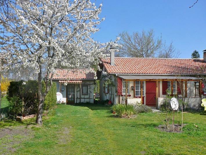 Maison d’hôte pour 2 personnes, avec Terrasse ainsi que Jardin et Vue à Parentis-en-Born